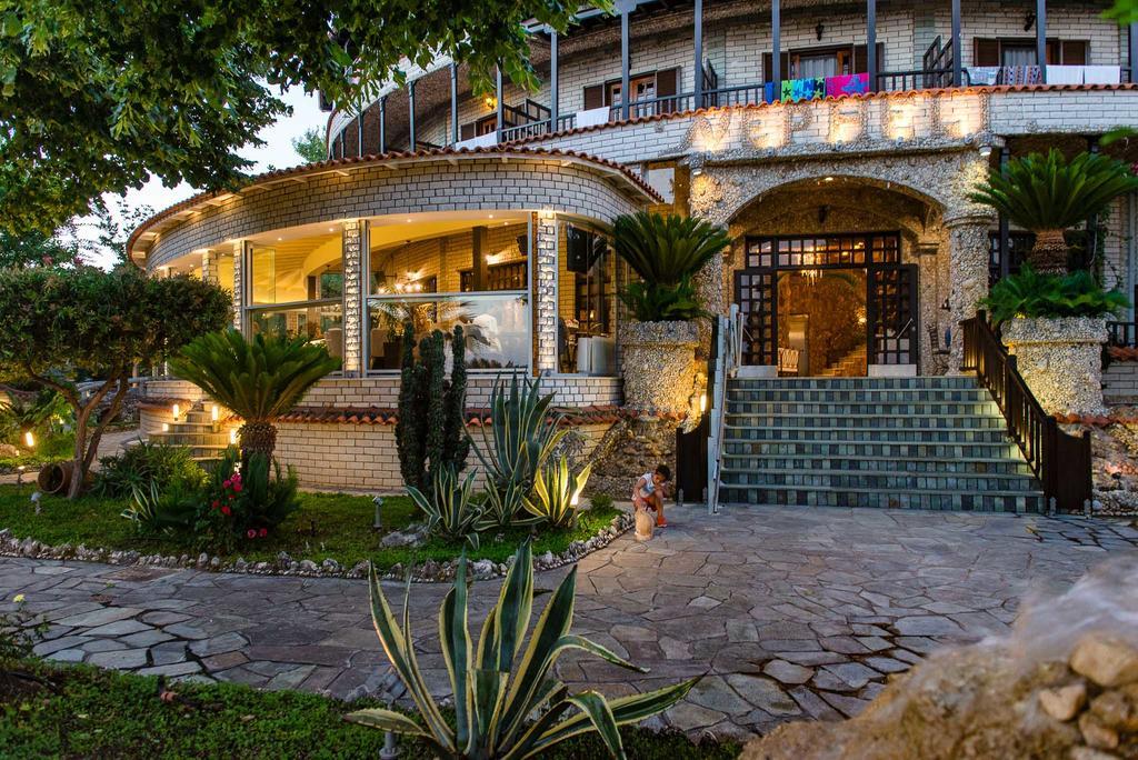 Nepheli Hotel Kastrosikia Exterior photo