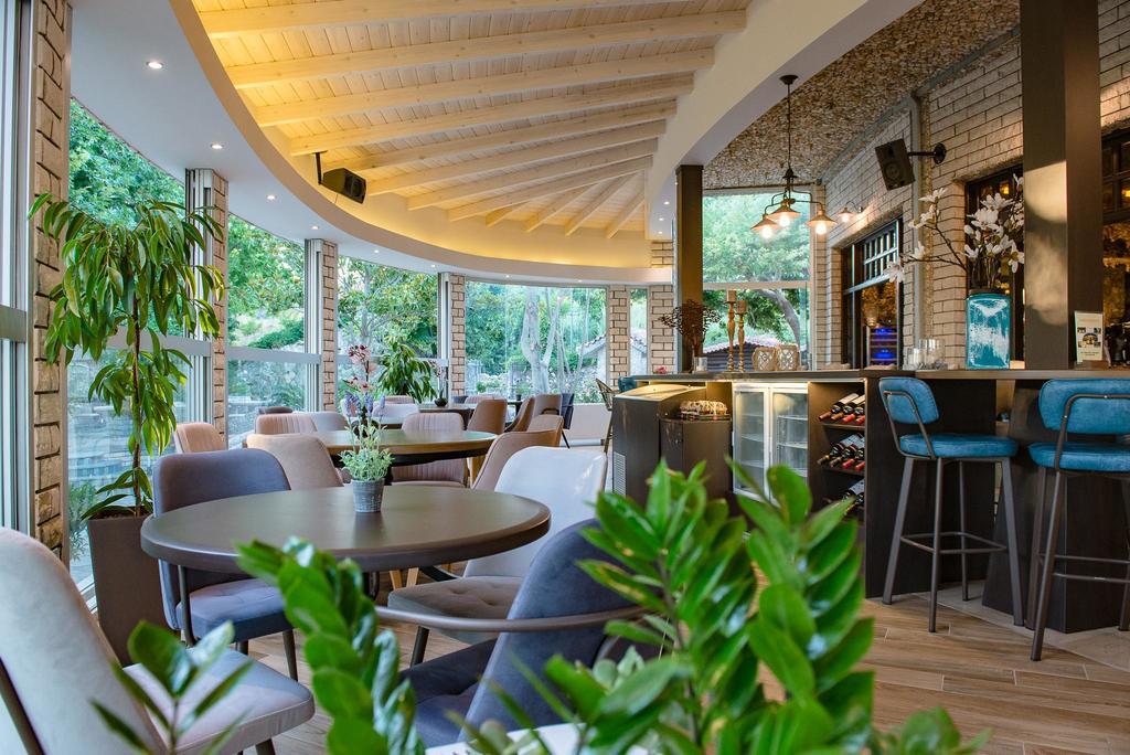 Nepheli Hotel Kastrosikia Exterior photo